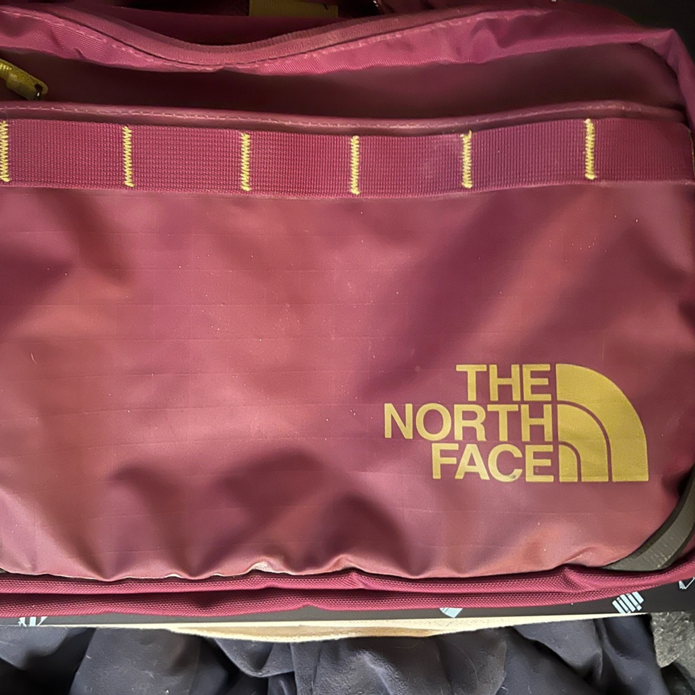 The North Face boysenberry base camp voyager bag